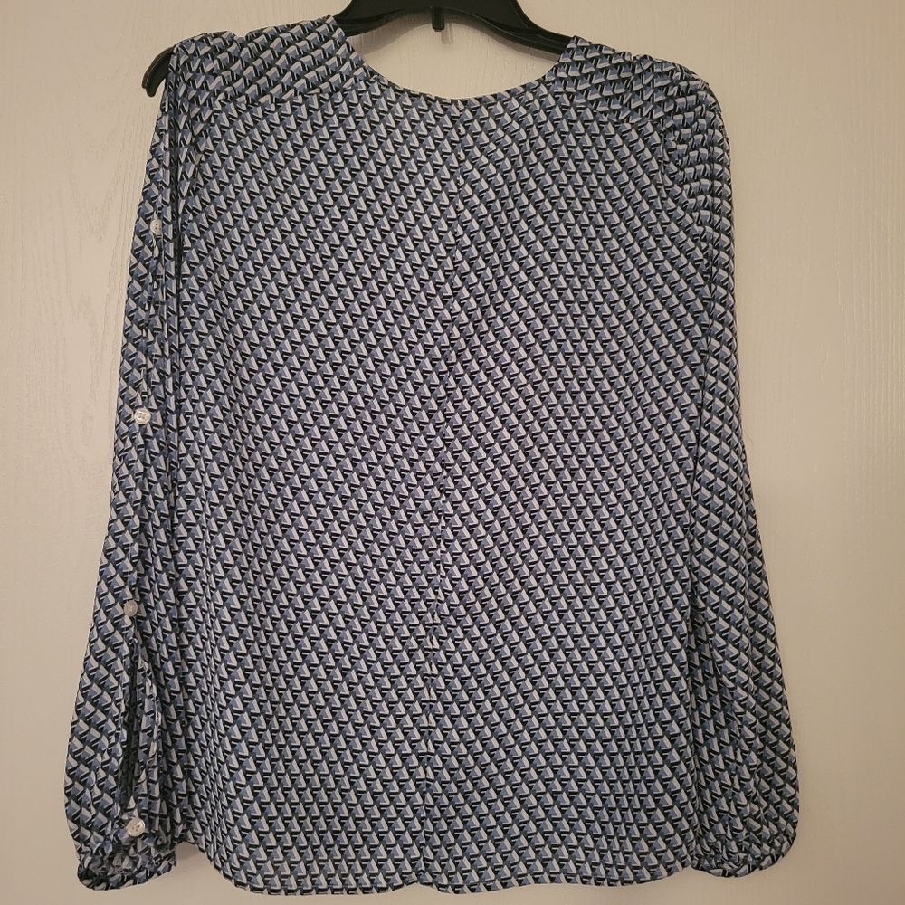 Cold shoulder vneck blouse - Picture 4 of 4